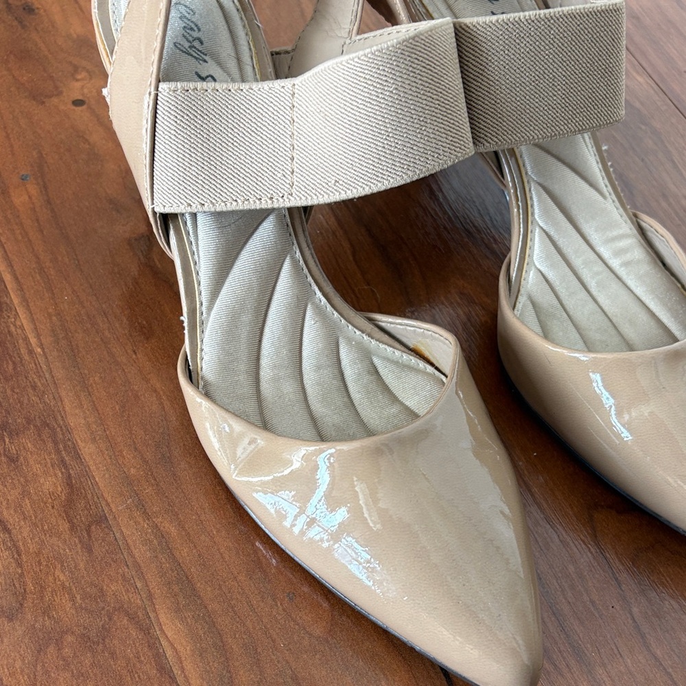 Tan Heels - Picture 4 of 9